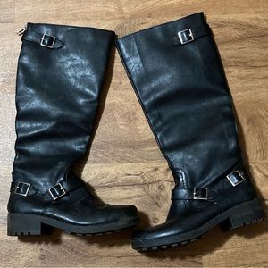 Beautiful boots from target super comfortable and very warm size 7.5